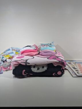 Hello Kitty And Friends Gift Bundle